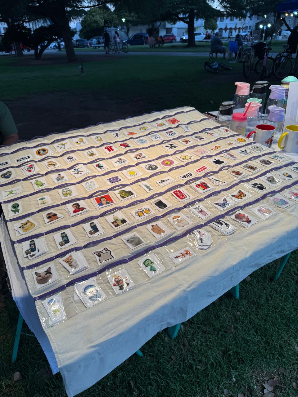 Exhibición de stickers con diseños variados